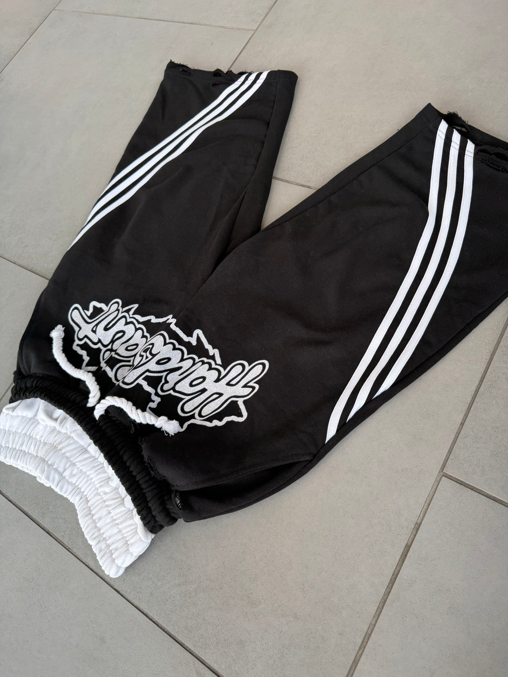Money & motion Black Shorts